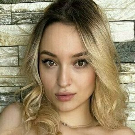 pixie polly sexy model pictures