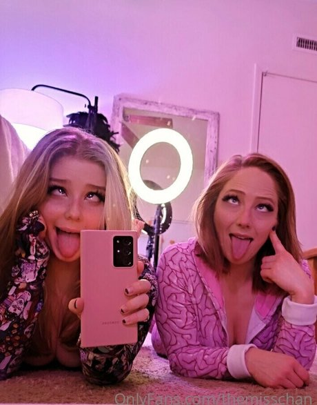 TheMissChan exclusive star photo