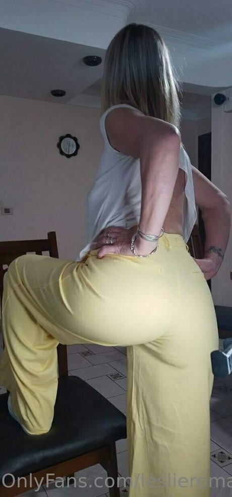 leslieroma nudes model picture