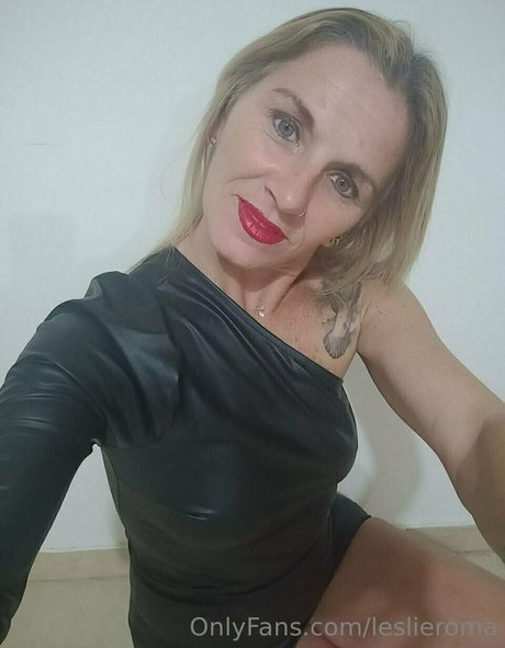 leslieroma model top photos