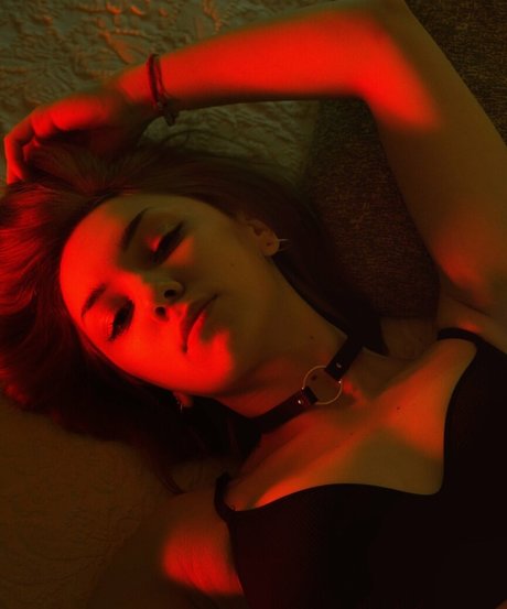 Roxy Loov model xxx photo