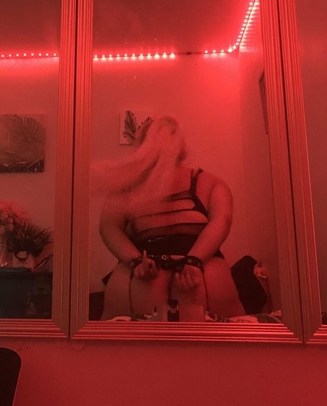 keonavalentine sexy actress gallery