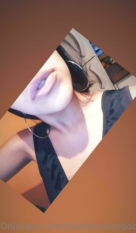 therenomorebaby hot model picture