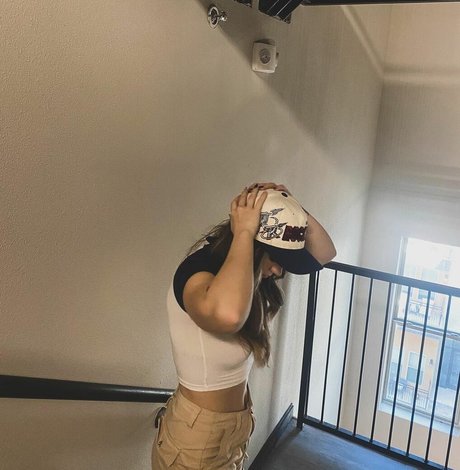 BaileyGoat model sex photo