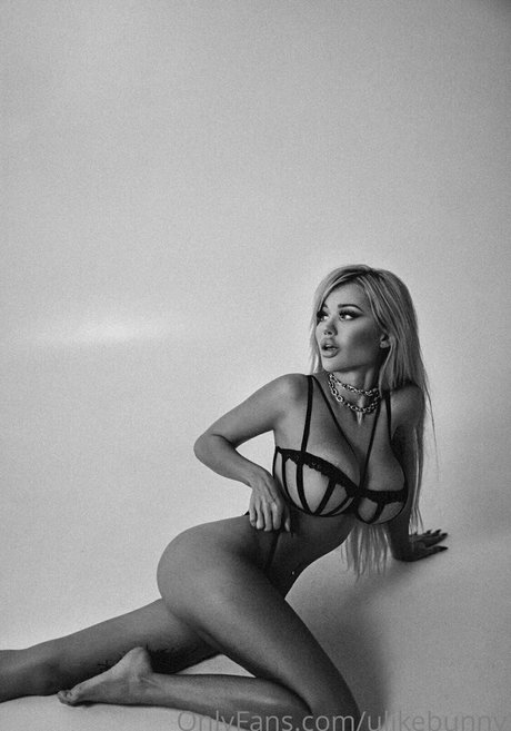 ursakura model sexy img