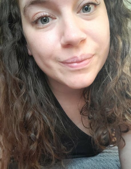 prettylittlecurls hot star pics