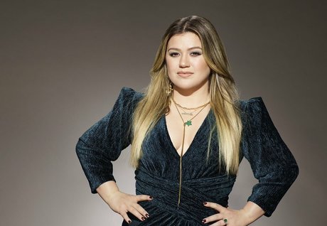 Kelly Clarkson beautiful actress pictures