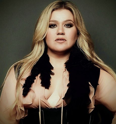 Kelly Clarkson model pornographic photos