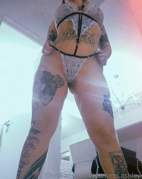 giantess ashley star free photos
