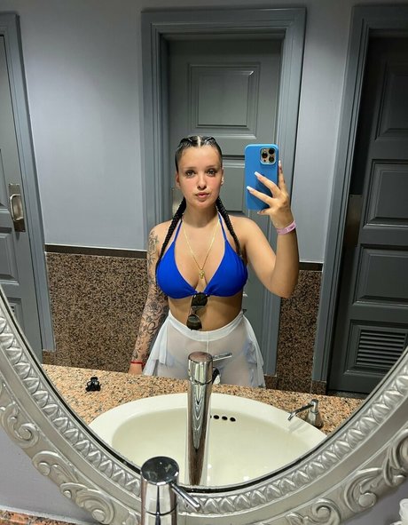 sssof1 pretty model images