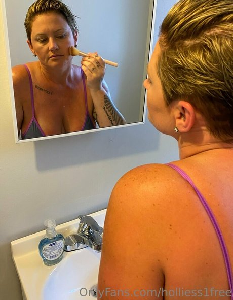 holliess1free naked actress pics