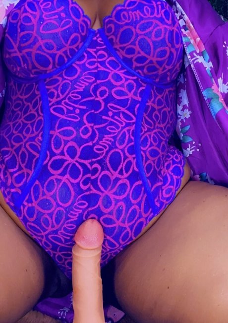 ohlivvynoir model nudes image