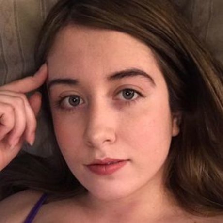 Pinksyreen erotic actress pic