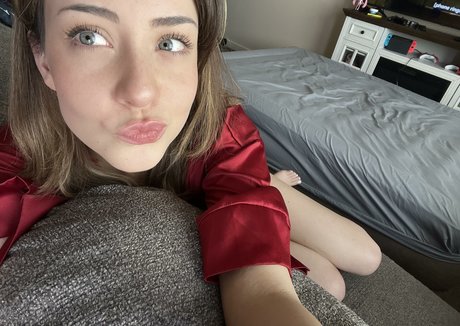 Kelsey Grzybowski free actress galleries