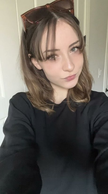 Kelsey Grzybowski model sexy image