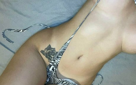 milanlove21 nudes model picture