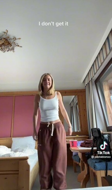 Camel Toes star naked picture