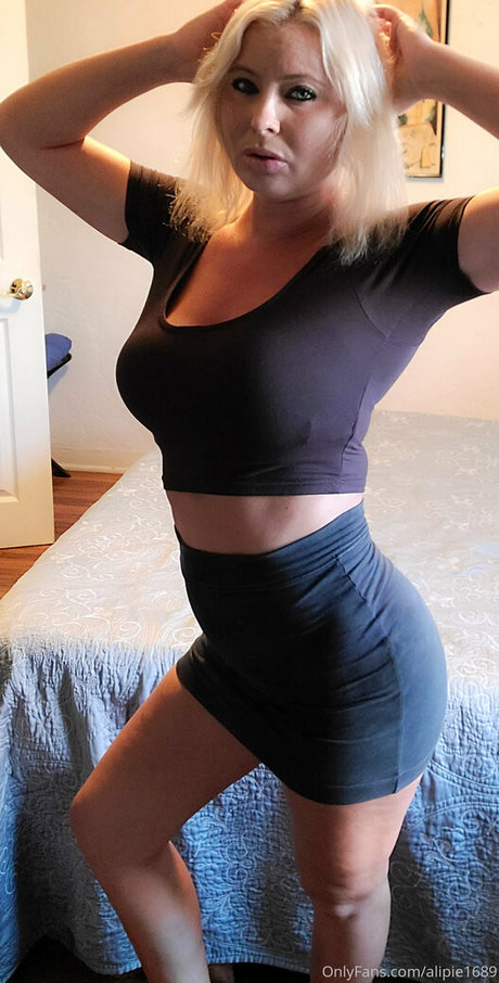 alipie1689 pornstar nude gallery