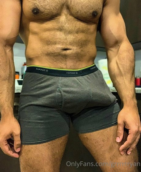 grrrrrryan star nudes gallery