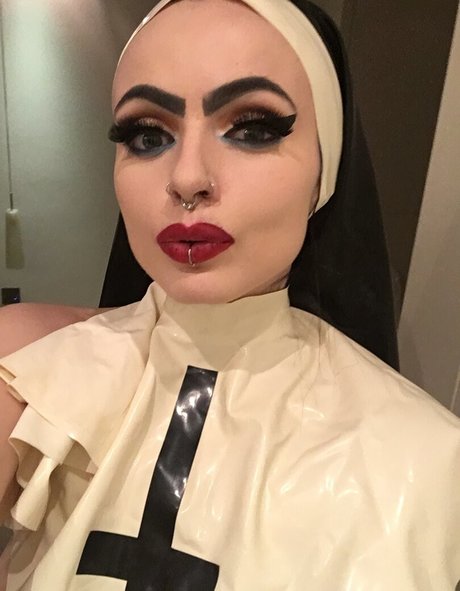 Empress Poison adult actress picture