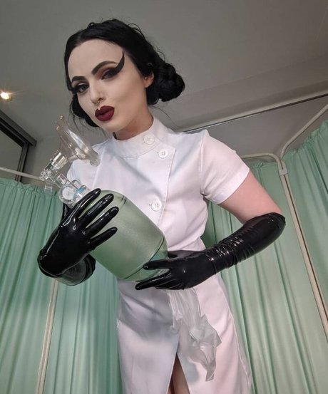 Empress Poison model best pic