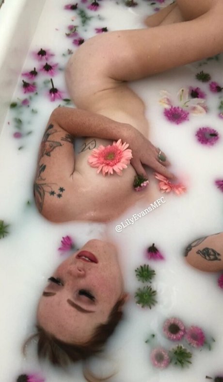 lilyevansfree thumbnail