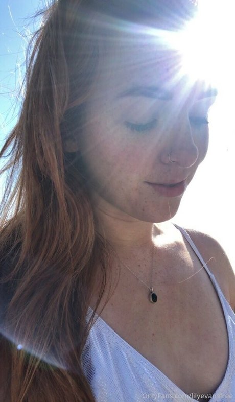 lilyevansfree star naked images