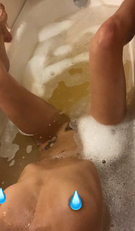 alinahenessyfree model pretty pics