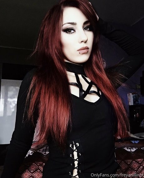 freyanillinht pornstar naked image