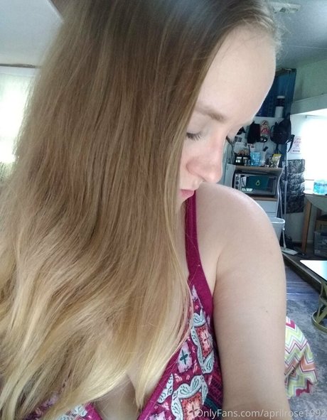 aprilrose1992 profile pic