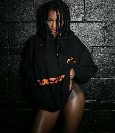 Teyana Taylor star hot pics