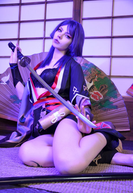 Flutterow model hot images