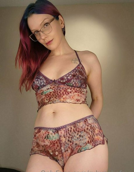 rubysohofree naked model pictures