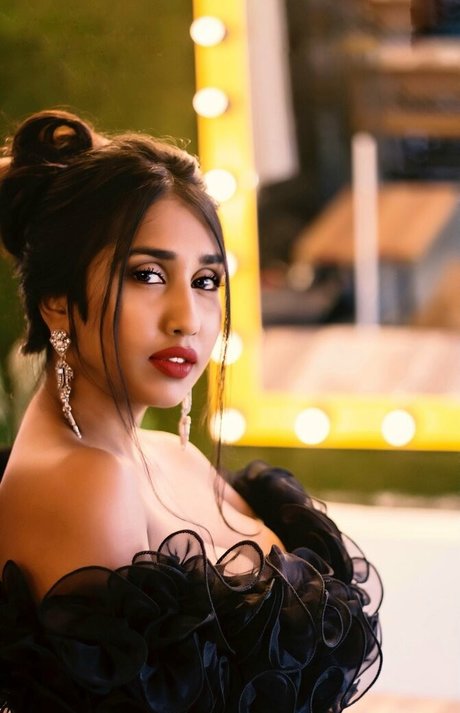 scarlettmrose model nude photos