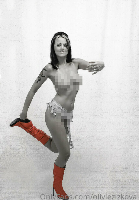 oliviezizkova model free pics