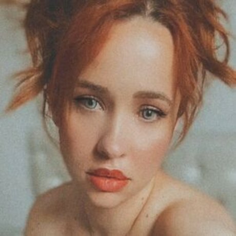 Marina Mamede star pornographic image