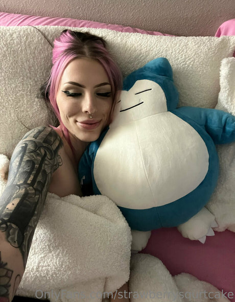Strawberrysquirtcake pornstar free images