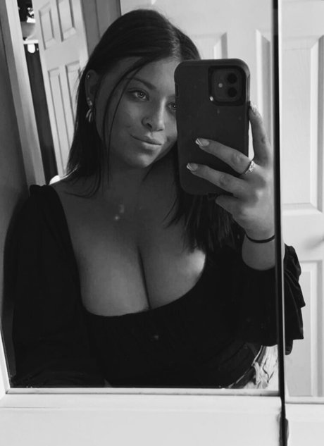 Meghan P hot star photo