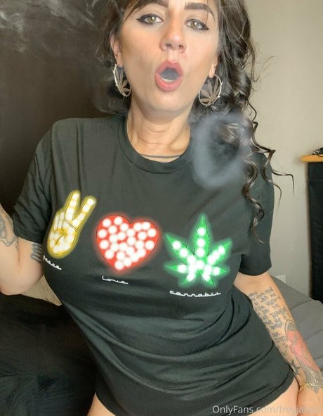 freyjaluv1 best star img