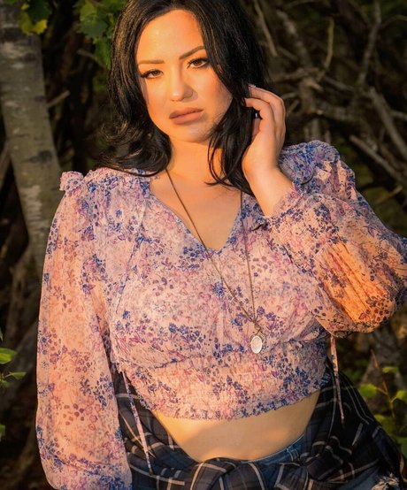 Anjadee star top pictures