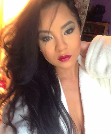 Toni Salina Chee Young model erotic images