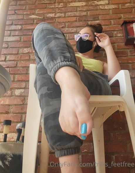 trins feetfree art model img