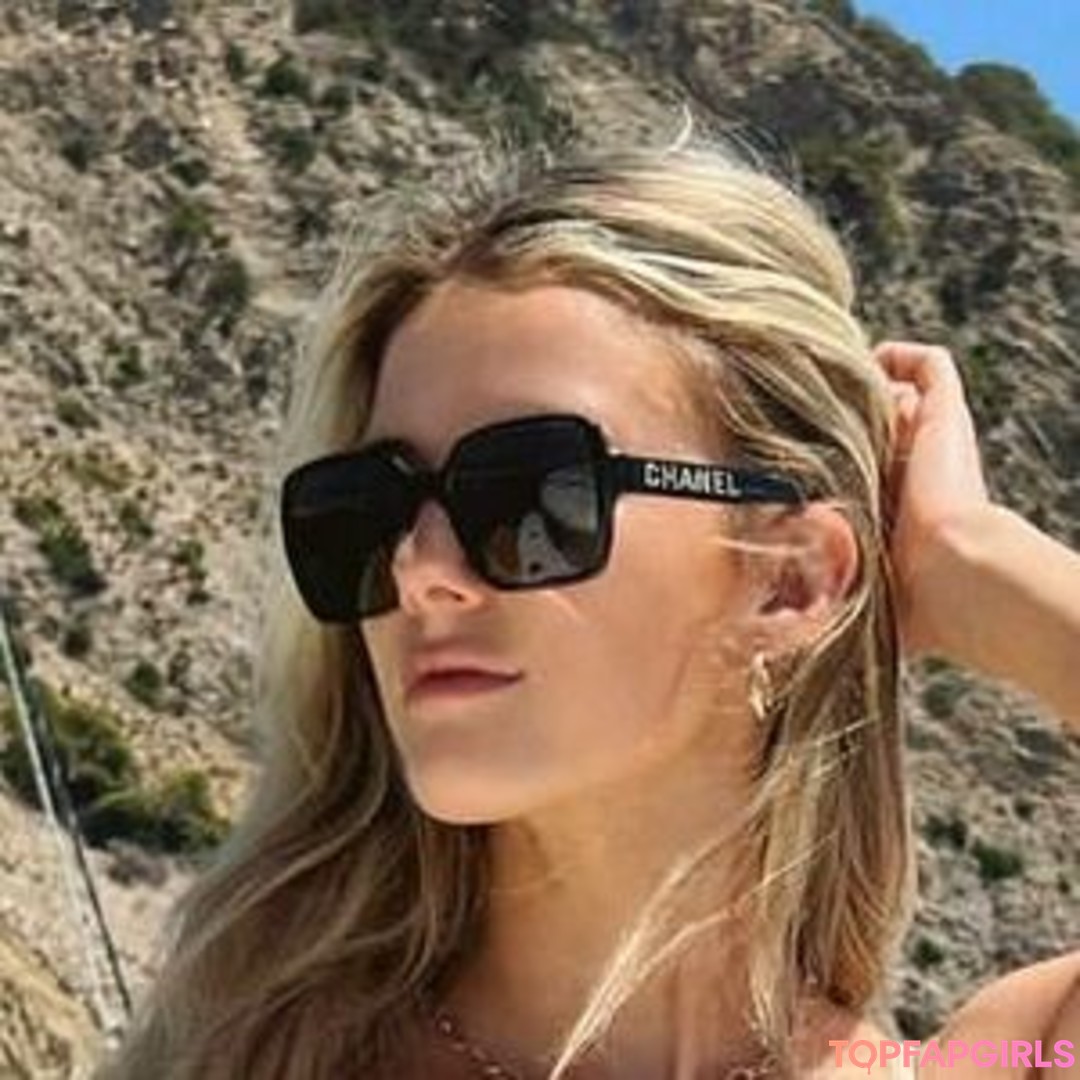Lindsay Marie Brewer thumbnail
