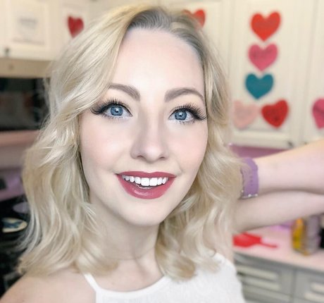 Cannibalqueen model best photos