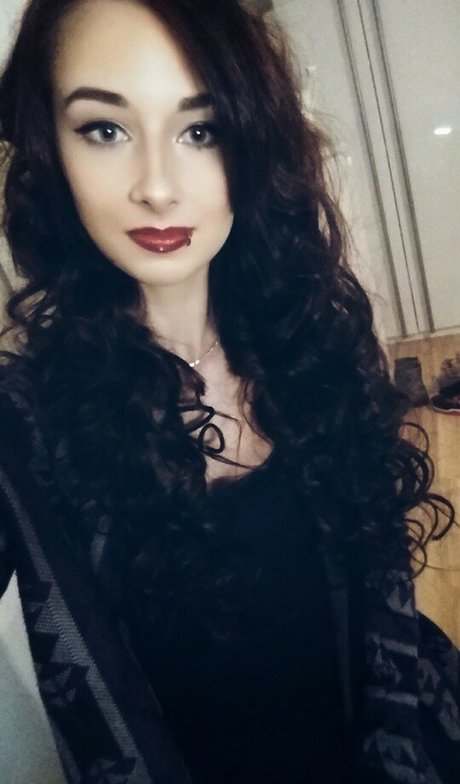 lizzzyfox beautiful model picture