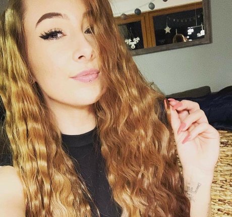 lizzzyfox pornstar hd images