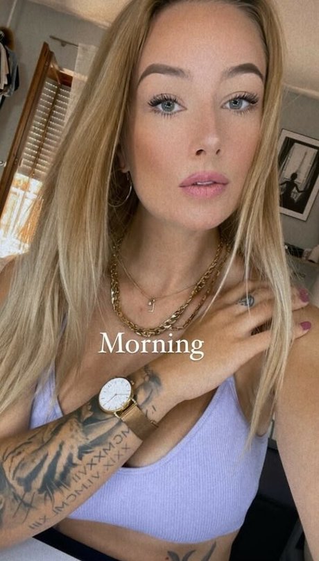 lizzzyfox model sexy img