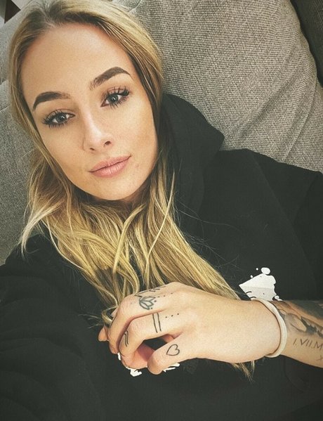 lizzzyfox pornstar high quality image