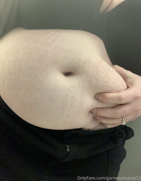 garnetuniverse12 nudes star photo