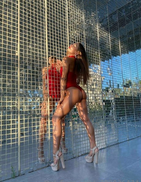 brianna splits sexy star pic